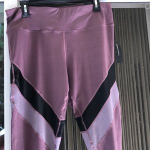 NWT BCBG Maxazria Activewear Leggings XL🦋
